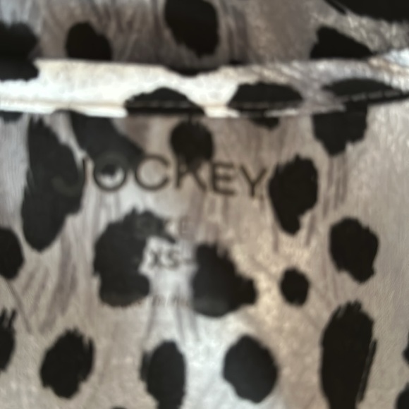 Jockey Wildcat style 2344 pewter/black animal print scrub top size XS ~ like new - Picture 4 of 8